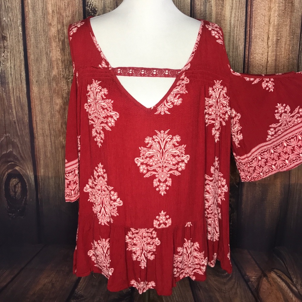 Open shoulder top